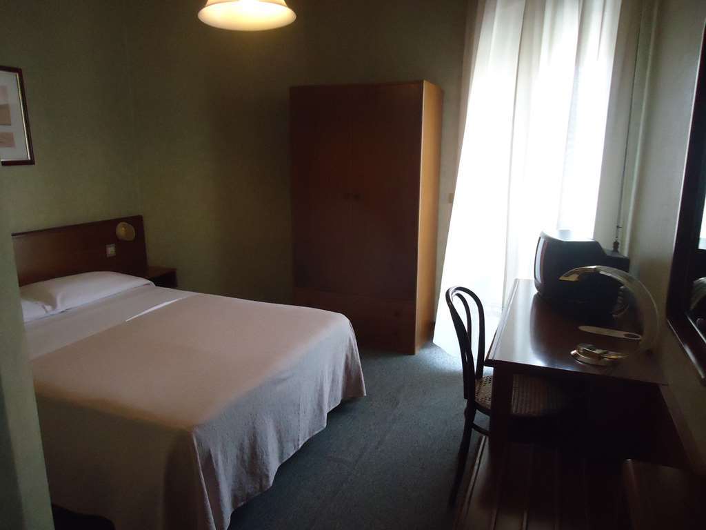 Hotel De La Ville Central Latina Quarto foto